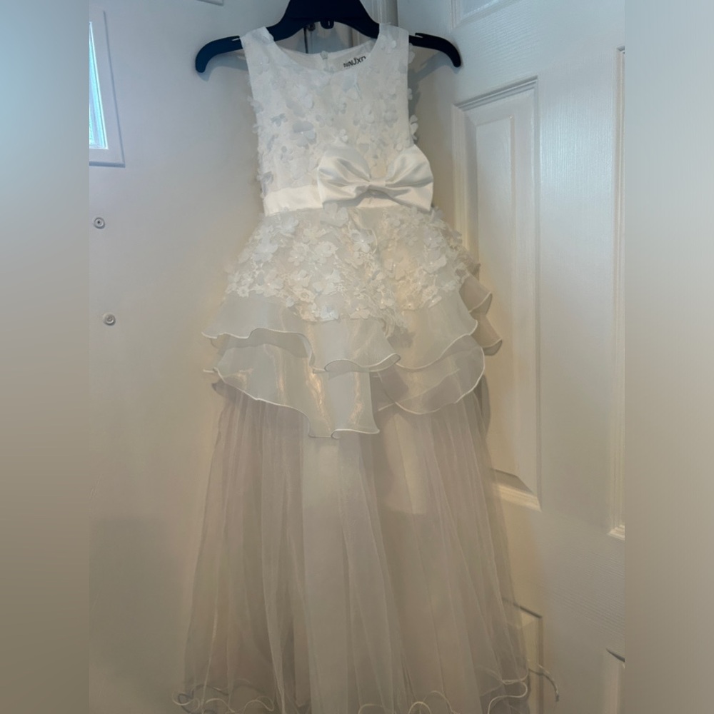 Beautiful white dress girls size 7